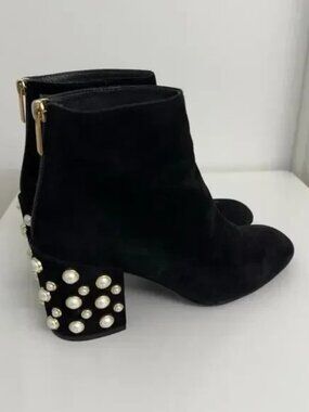 Stuart Weitzman Bacari Pearl Stud Block Heel Black Velvet Ankle Boots Size 8.5